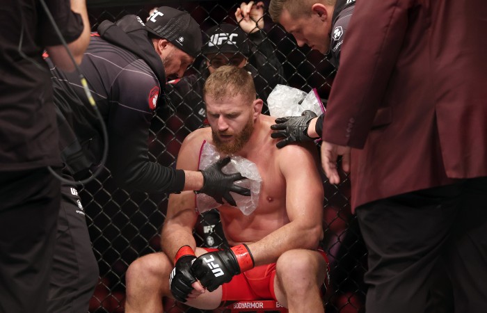 Поляк Блахович после ничьей с Анкалаевым призвал дать пояс UFC россиянину Поляк Блахович после ничьей с Анкалаевым призвал дать пояс UFC россиянину
