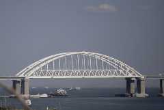 Крымский мост перекрыли для движения автомобилей до утра вторника