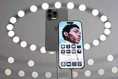 WSJ    Apple    iPhone    