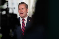 CBS сообщил, что Уолтц покинет свой пост в Белом доме CBS сообщил, что Уолтц покинет свой пост в Белом доме