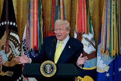 Трамп пригрозил РФ последствиями, если она не согласится остановить конфликт на Украине Трамп пригрозил РФ последствиями, если она не согласится остановить конфликт на Украине