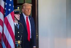 Трамп поручил обеспечить выплаты военным, несмотря на шатдаун Трамп поручил обеспечить выплаты военным, несмотря на шатдаун