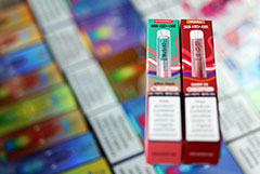 Путин с одобрением отнесся к предложению полностью запретить вейпы в России Путин с одобрением отнесся к предложению полностью запретить вейпы в России