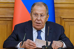 Песков опроверг сообщения об изменении отношения Путина к Лаврову Песков опроверг сообщения об изменении отношения Путина к Лаврову