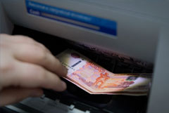 Дума приняла закон о повышении МРОТ в 2026 году до 27 093 рублей Дума приняла закон о повышении МРОТ в 2026 году до 27 093 рублей