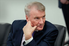 Греф заявил, что Сбер не против скидок на маркетплейсах, но недоволен "торговым рабством" Греф заявил, что Сбер не против скидок на маркетплейсах, но недоволен "торговым рабством"