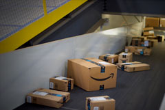 Расходы американцев на онлайн-покупки в "черную пятницу" выросли до рекордных $11,8 млрд Расходы американцев на онлайн-покупки в "черную пятницу" выросли до рекордных $11,8 млрд