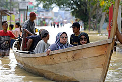 В Индонезии из-за наводнения погибли 659 человек, не менее 475 пропали без вести В Индонезии из-за наводнения погибли 659 человек, не менее 475 пропали без вести