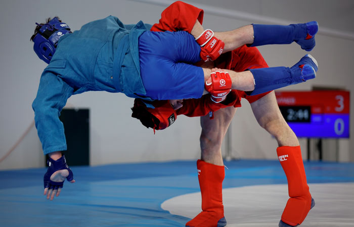 Российским самбистам разрешили выступать под флагом РФ