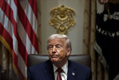 Трамп заявил, что Украина проигрывает конфликт с Россией Трамп заявил, что Украина проигрывает конфликт с Россией