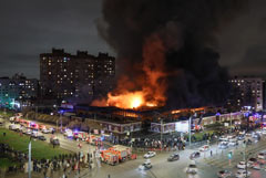 Пожар на рынке тушат в Петербурге на площади 1,5 тыс. квадратных метров Пожар на рынке тушат в Петербурге на площади 1,5 тыс. квадратных метров