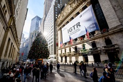 Уолл-стрит снизилась в пятницу на массовой продаже ИИ-акций Уолл-стрит снизилась в пятницу на массовой продаже ИИ-акций