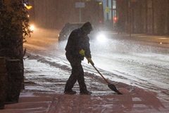 Смоленские коммунальщики переходят на круглосуточную работу из-за снегопада Смоленские коммунальщики переходят на круглосуточную работу из-за снегопада