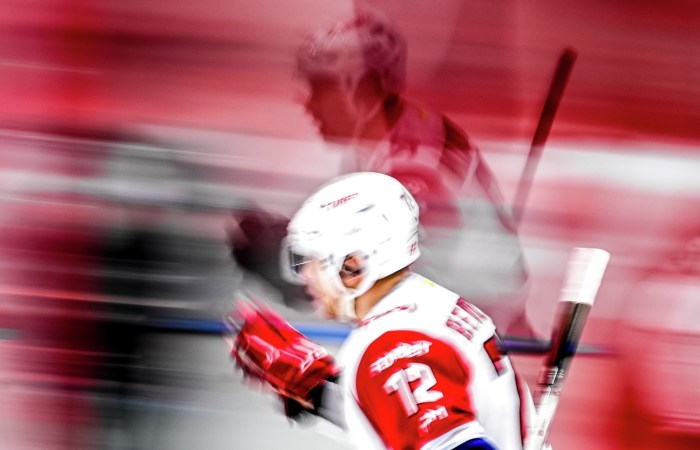 "Локомотив" вновь обыграл "Спартак" в КХЛ