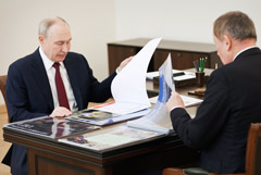 Путин обсудил с губернатором Ленобласти защиту региона от атак беспилотников Путин обсудил с губернатором Ленобласти защиту региона от атак беспилотников