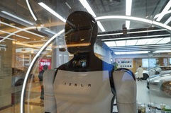 Tesla откажется от Model S и X ради производства человекоподобных роботов Tesla откажется от Model S и X ради производства человекоподобных роботов