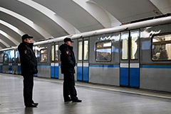 Метрополитен Москвы объяснил досмотр телефонов метро в случаями необходимости Метрополитен Москвы объяснил досмотр телефонов метро в случаями необходимости