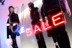 Вступил в силу закон о предоставлении на вывесках и указателях информации на русском языке Вступил в силу закон о предоставлении на вывесках и указателях информации на русском языке