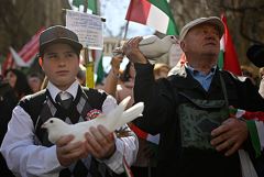 Сторонники Орбана и его противники собираются на митинги в Будапеште Сторонники Орбана и его противники собираются на митинги в Будапеште