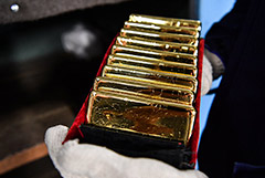 ������ ��������, ��������� ���� $5000 �� �����