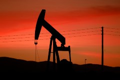 Нефть дорожает, Brent торгуется около $104,1 за баррель Нефть дорожает, Brent торгуется около $104,1 за баррель