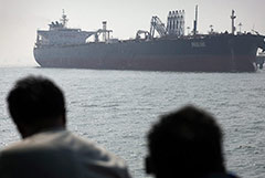 В марте 80% проходивших Ормузский пролив танкеров принадлежали Ирану или дружественным ему странам В марте 80% проходивших Ормузский пролив танкеров принадлежали Ирану или дружественным ему странам