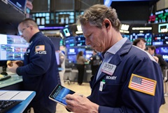 ����-����� ��������� � ����� � �������, S&P 500 � Nasdaq �������� �������