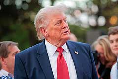 Трамп назвал конструктивным переговорный процесс с Ираном Трамп назвал конструктивным переговорный процесс с Ираном