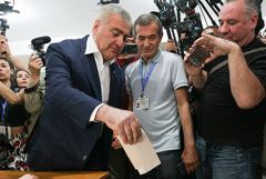 Карапетян заявляет о массовых задержаниях сторонников партии "Сильная Армения" Карапетян заявляет о массовых задержаниях сторонников партии "Сильная Армения"