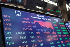 Уолл-стрит в среду резко снизилась из-за ускорения инфляции и международной напряженности Уолл-стрит в среду резко снизилась из-за ускорения инфляции и международной напряженности
