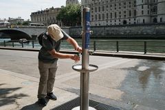 Во Франции на фоне красного уровня погодной опасности запретили алкоголь на уличных фестивалях Во Франции на фоне красного уровня погодной опасности запретили алкоголь на уличных фестивалях
