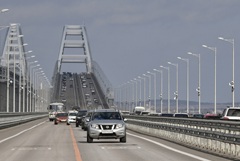 Движение по Крымскому мосту возобновлено Движение по Крымскому мосту возобновлено