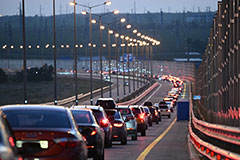 Власти разрешили провозить через Крымский мост 200 литров топлива в автомобиле Власти разрешили провозить через Крымский мост 200 литров топлива в автомобиле