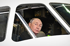 Путин осматривает образцы новой авиатехники - самолеты Ил-114-300, SJ-100 и МС-21 Путин осматривает образцы новой авиатехники - самолеты Ил-114-300, SJ-100 и МС-21
