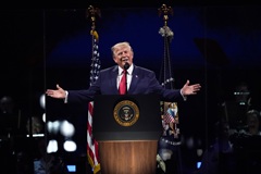 Трамп в День независимости США предостерег американцев от коммунизма Трамп в День независимости США предостерег американцев от коммунизма
