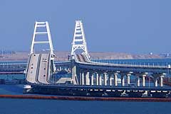 Движение по Крымскому мосту возобновлено Движение по Крымскому мосту возобновлено