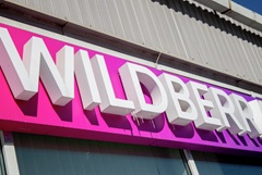 Логистический объект Wildberries в Волгограде загорелся после атаки БПЛА Логистический объект Wildberries в Волгограде загорелся после атаки БПЛА