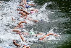 В реку Сену на ЧЕ по водным видам спорта попал бензин В реку Сену на ЧЕ по водным видам спорта попал бензин
