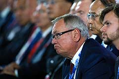 Глава ВТБ предложил подумать о сокращении количества форумов в РФ Глава ВТБ предложил подумать о сокращении количества форумов в РФ
