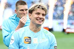 "Локомотив" арендовал у "Зенита" Андрея Мостового "Локомотив" арендовал у "Зенита" Андрея Мостового