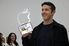 Apple представила первый складной iPhone Duo Apple представила первый складной iPhone Duo