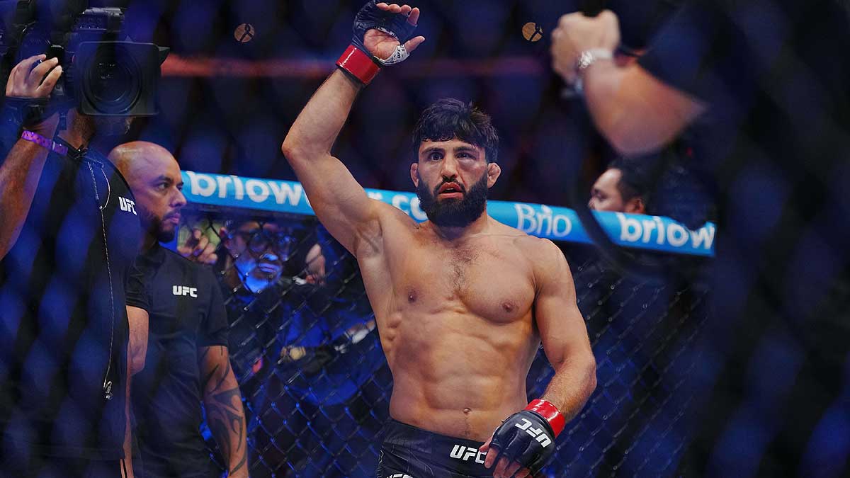 Россиянин Царукян нокаутировал бразильца Руффи на турнире UFC 331