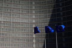 Постпреды ЕС договорились продлить часть санкций против РФ и снять их с Усманова и Фридмана Постпреды ЕС договорились продлить часть санкций против РФ и снять их с Усманова и Фридмана