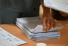 "Единая Россия" получает 57,87% на выборах в Думу после обработки 87% протоколов "Единая Россия" получает 57,87% на выборах в Думу после обработки 87% протоколов