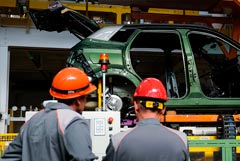 "АвтоВАЗ" начал серийный выпуск кроссовера Lada Azimut в Тольятти "АвтоВАЗ" начал серийный выпуск кроссовера Lada Azimut в Тольятти