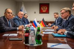 Главы МИД РФ и ФРГ проводят встречу в Нью-Йорке "на полях" ГА ООН Главы МИД РФ и ФРГ проводят встречу в Нью-Йорке "на полях" ГА ООН