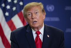 Трамп заявил, что просил Зеленского поменьше бить по НПЗ в России Трамп заявил, что просил Зеленского поменьше бить по НПЗ в России