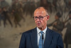 Мерц посещает с визитом Киев Мерц посещает с визитом Киев