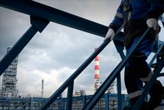 Нефтяники в сентябре получили по демпферу 305,5 млрд руб. Нефтяники в сентябре получили по демпферу 305,5 млрд руб.