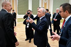 Путин, Алиев и Пезешкиан встретились после Каспийского саммита Путин, Алиев и Пезешкиан встретились после Каспийского саммита